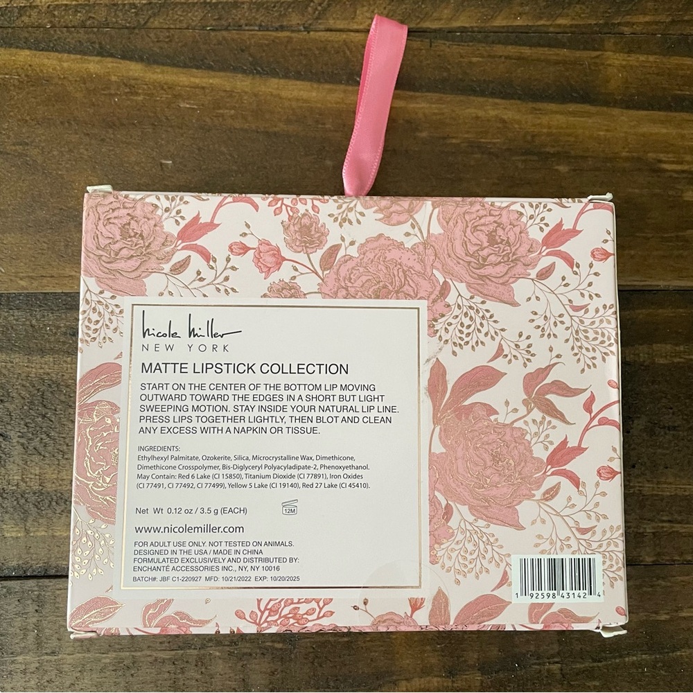 Nicole Miller 5 Lipstick Collection Matte Finishes NIB - Picture 3 of 3